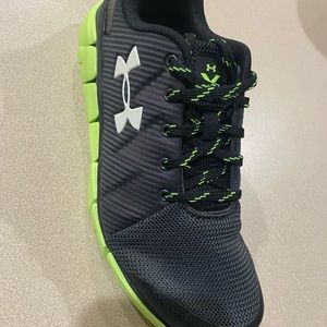 Never been worn! Brand new, size 5 Under Armor shoes.